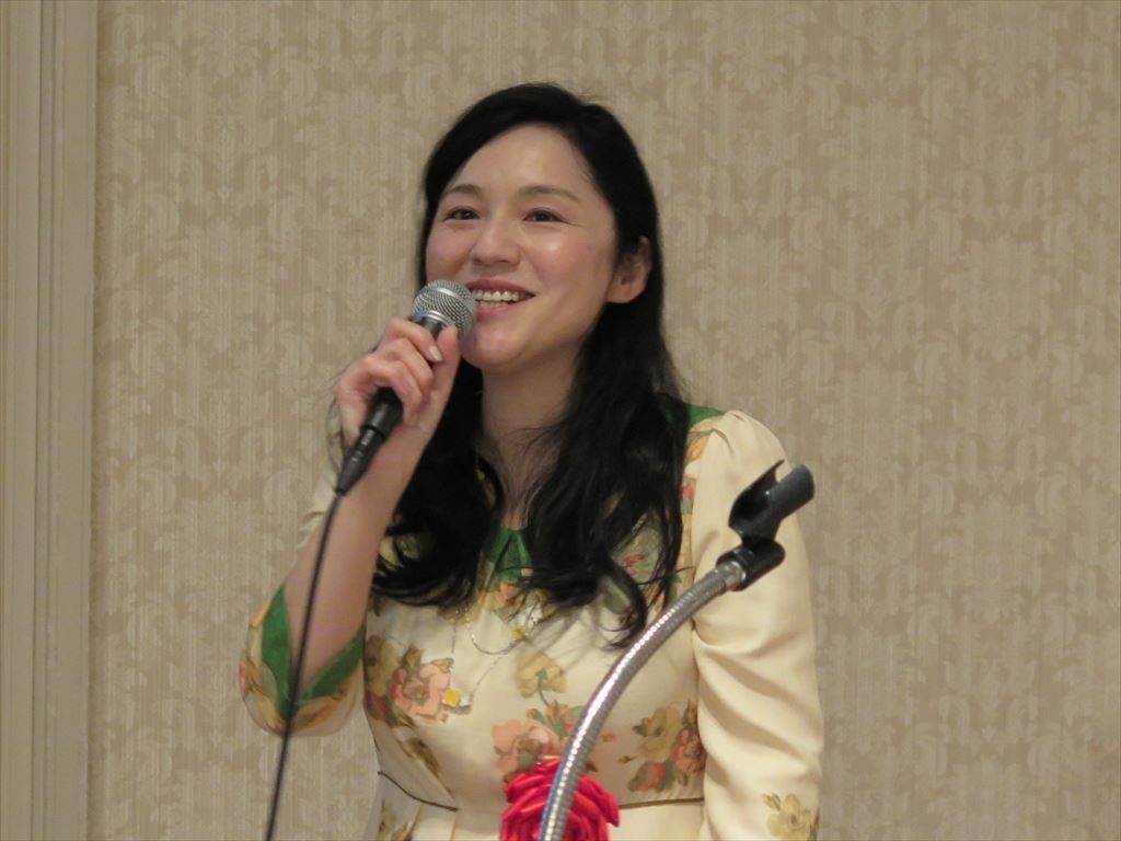 牛窪恵 