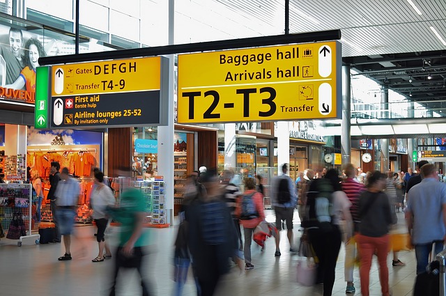 航空券単品購入の旅客を保護するか、英国の議論から