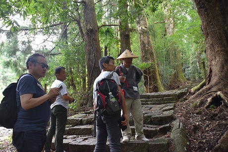 語り部と行く世界遺産熊野の道と川湯温泉　経営塾OB会が研鑽ツアー