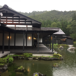 トラベル懇話会、新潟・古民家ホテル「ryugon」滞在と「大地の芸術祭」視察