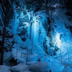 3密避け奥入瀬渓流氷瀑ツアー　夜間ライトアップも　冬季の誘客促進