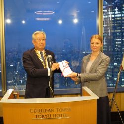 SKALインターナショナル東京、ウクライナに支援金贈呈